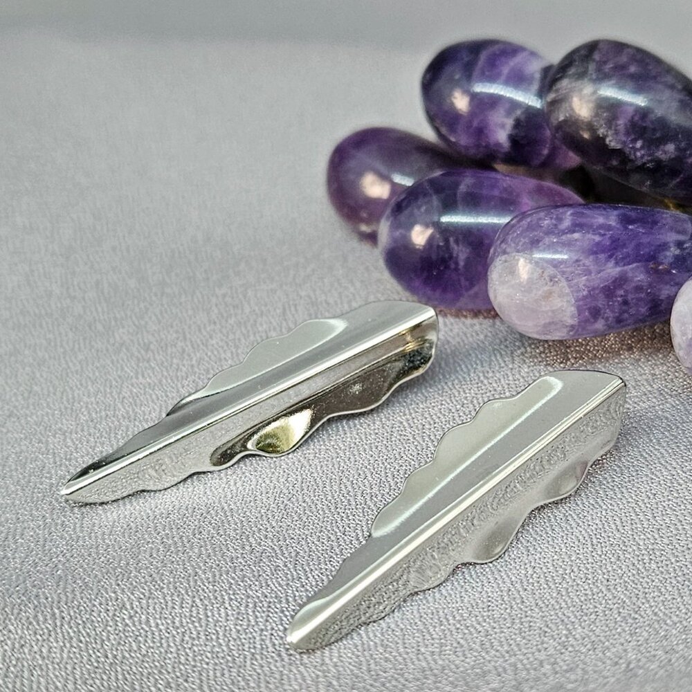 Silver Tone, Wavy edge V-shaped Post Earrings Vintage (90s) by Sarah Coventry 2"